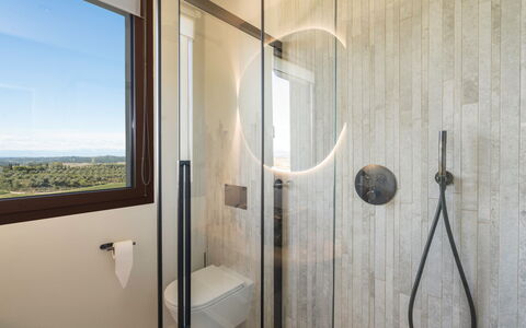 Ciliegino Spereto Apartment, Pool And Relax , Mont: Venster, Deur, Gebouw, Hout, Verdieping, Badkamer, Flooring, Deur Van De Douche, Glas