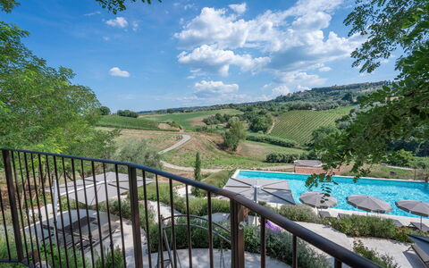 Ciliegino Spereto Apartment, Pool And Relax , Mont: Boom, Zwembad, Landschap, Land Lot, Buitenmeubels, Eco Hotel, Landscaping, Schaduw, Toevlucht, Ligstoel