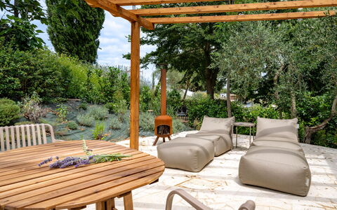 Correggiolo Spereto Apartment With Pool, Montaione: Meubilair, Hout, Buitenmeubels, Tuin, Stoel, Schaduw, Backyard, Hardwood, Outdoor Structuur, Beits