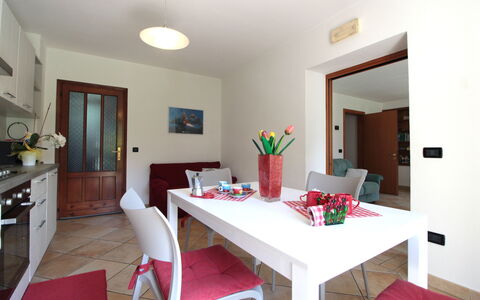 Apartment With Garden, Del Corlo Lake, Belluno: Tafel, Meubilair, Eigendom, Cabinetry, Stoel, Verlichting, Interieur Ontwerp, Gebouw, Kamerplant, Verdieping