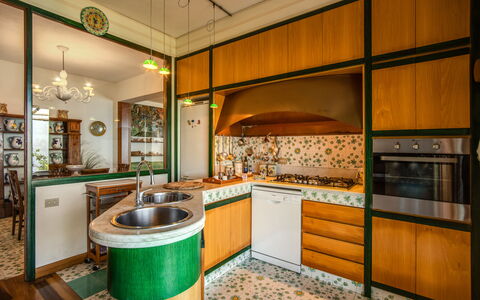 Villa Solaria with Private Pool: Eigendom, Countertop, Cabinetry, Hout, Verlichting, Keuken, Interieur Ontwerp, Flooring, Verdieping, Beits