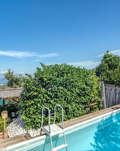 Villa Solaria with Private Pool: Water, Lucht, Fabriek, Wolk, Eigendom, Zwembad, Azure, Vegetation, Boom, Woongebied