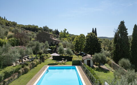 Villa Delle Rose: Water, Fabriek, Lucht, Eigendom, Boom, Zwembad, Natuurlijk Landschap, Gras, Landschap, Struik