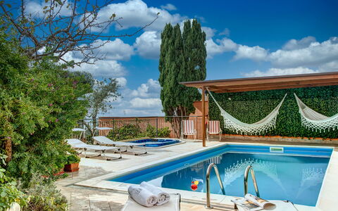 Villa Sorrentina With Panoramic Terrace: Wolk, Water, Lucht, Fabriek, Dag, Eigendom, Gebouw, Zwembad, Azure, Blauw