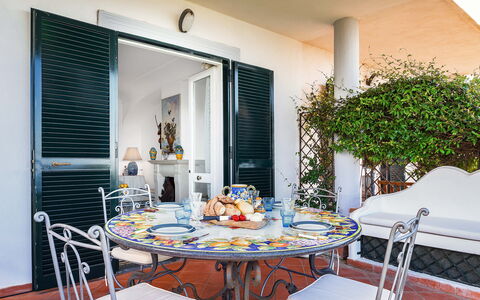 Villa Golfo Di Napoli With Private Pool: Tafel, Meubilair, Eigendom, Fabriek, Decoratie, Stoel, Interieur Ontwerp, Architectuur, Tafelkleed, Verdieping