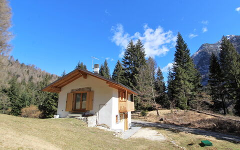 Baita La Ciamorza, Dolomiti, Veneto: Lucht, Fabriek, Gebouw, Wolk, Venster, Huis, Boom, Lariks, Helling, Verblijf