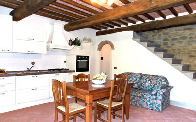 Marino 2: Eigendom, Kamer, Gebouw, Meubilair, Interieur Ontwerp, Huis, Straal, Plafond, Zolder, Tafel