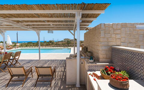 Villa Paolina: Water, Fabriek, Meubilair, Gebouw, Lucht, Stoel, Tafel, Bloempot, Azure, Badplaats
