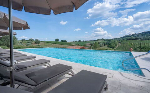 Melaiolo Modern Apartment With Pool, Montaione, To: Water, Lucht, Eigendom, Wolk, Meubilair, Zwembad, Azure, Gebouw, Buitenmeubels, Ligstoel