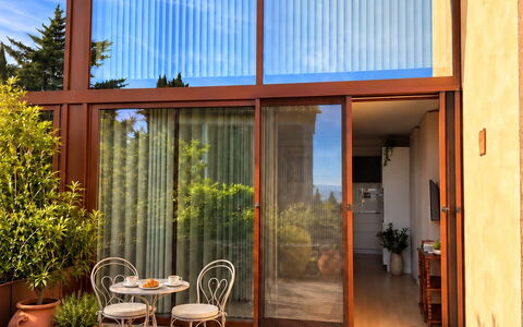 Melaiolo Modern Apartment with Pool, Montaione, To: Hout, Huis, Beits, Eco Hotel, Schaduw, Glas, Bloempot, Kamerplant, Balkon, Hardwood