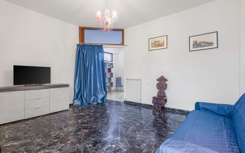 Romina Apartment, Florence, Campo Marte: Flooring, Verdieping, Interieur Ontwerp, Appartement, Kamer, Plafond, Woonkamer, Bankstel, Houten Vloer