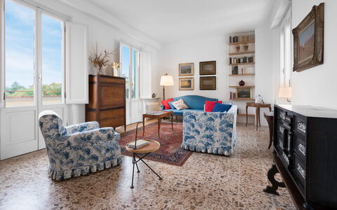 Orto Botanico Apartment With Terrace And Dome View: Fotolijst, Meubilair, Venster, Tafel, Azure, Hout, Cabinetry, Lade, Woonkamer, Interieur Ontwerp