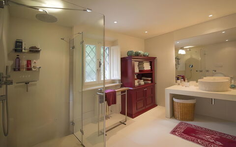 Villa Bongi: Interieur Ontwerp, Muur, Loodgieterswerkinrichting, Flooring, Badkamer, Wastafel In De Badkamer, Verdieping, Wastafel, Plafond, Badkamerkast