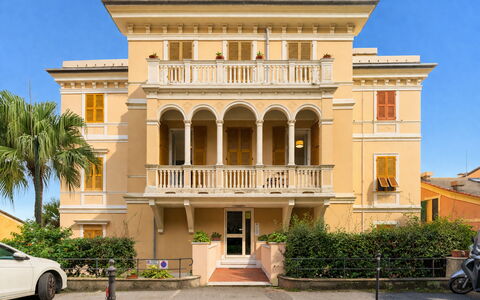 Casa con Accesso Privato al Mare, Parcheggio, Bogl: Dag, Gebouw, Muur, Venster, Facade, Woongebied, Huis, Architectuur, Huis, Balkon