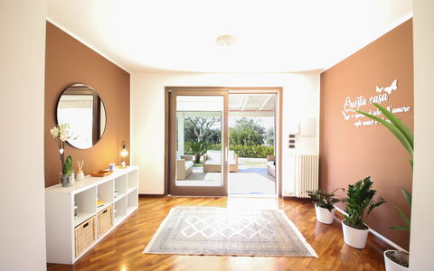 Villa Don Sante In Locorotondo Puglia: Fabriek, Gebouw, Spiegel, Hout, Kamerplant, Flooring, Architectuur, Interieur Ontwerp, Verdieping