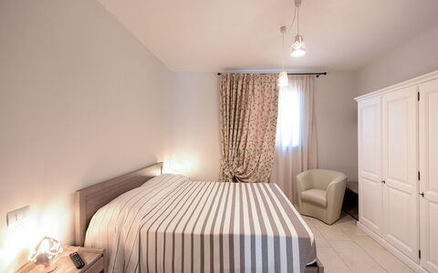 Villa Adriatica Near Ostuni Puglia: Meubilair, Gebouw, Comfort, Hout, Interieur Ontwerp, Verlichting, Bed, Schaduw, Huis