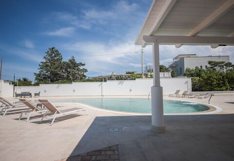 Villa Azzurra Seaview In Monopoli, Puglia: Water, Lucht, Wolk, Fabriek, Zwembad, Boom, Schaduw, Vrije Tijd, Samengesteld Materiaal, Landschap