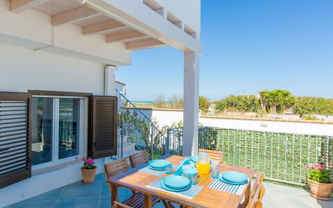 Casa Laura: Appartement, Huis, Balkon, Buitenmeubels, Stoel, Schaduw, Veranda, Landgoed, Eco Hotel, Kamerplant