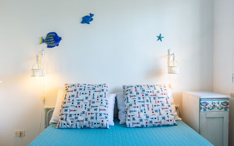 Casa Laura: Blauw, Slaapkamer, Muur, Laken, Bedding, Bed, Linens, Interieur Ontwerp, Textiel, Meubilair