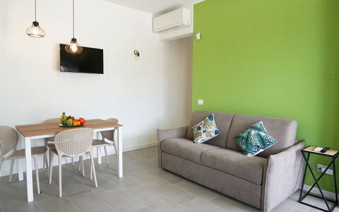 Apartments In Villa Selva, Locorotondo, Puglia: Meubilair, Tafel, Eigendom, Bankstel, Verlichting, Hout, Interieur Ontwerp, Flooring, Stoel, Comfort