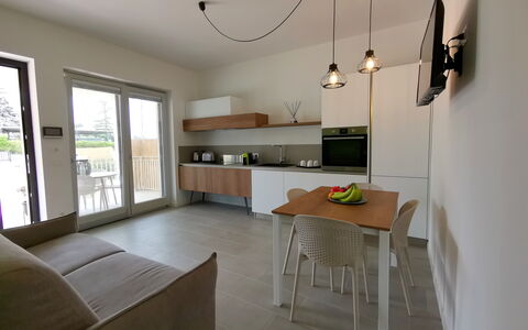 Apartments In Villa Selva, Locorotondo, Puglia: Tafel, Meubilair, Cabinetry, Venster, Gebouw, Fabriek, Hout, Countertop, Architectuur, Interieur Ontwerp