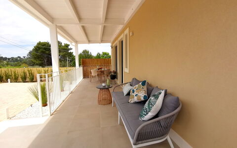 Apartments In Villa Selva, Locorotondo, Puglia: Fabriek, Interieur Ontwerp, Boom, Hout, Gebouw, Schaduw, Kamerplant, Verdieping, Veranda, Onroerend Goed