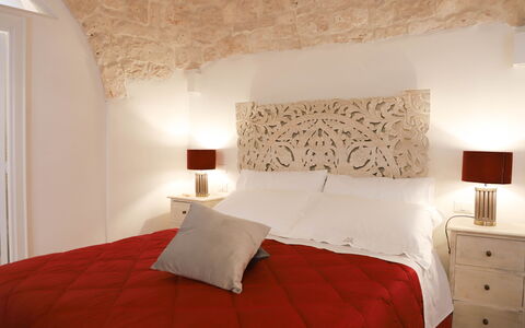 Country Trullo Verde, Wifi, Alberobello: Meubilair, Eigendom, Comfort, Gebouw, Hout, Lamp, Textiel, Interieur Ontwerp, Verlichting, Bed