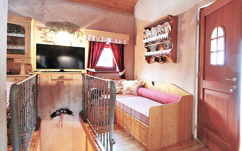 Baita Mountain View Pale San Martino: Eigendom, Meubilair, Hout, Gebouw, Comfort, Interieur Ontwerp, Verdieping, Bed Frame, Flooring, Venster