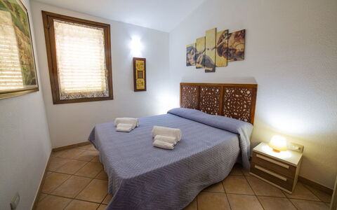 Trilocale Apartments Seaside: Verdieping, Flooring, Appartement, Beits, Bed, Slaapkamer, Hardwood, Bed Frame, Hotel, Bedding