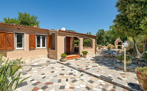 Doxina: Flagstone, Deur, Cobblestone, Verblijf, Schaduw, Tegel, Oprit, Beton, Tuin, Landscaping