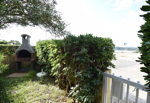 Casa Gavina 2 Seaside Alghero: Struik, Woody Plant, Tuin, Schaduw, Landscaping, Haag, Backyard, Hek, Home Schermen, Evergreen