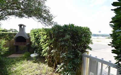 Casa Gavina 2 Seaside Alghero: Struik, Woody Plant, Tuin, Schaduw, Landscaping, Haag, Backyard, Hek, Home Schermen, Evergreen