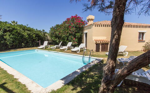 Villetta Mare Blu With Pool, Country Village, Stin: Zwembad, Toevlucht, Landgoed, Hacienda, Buitenmeubels, Eco Hotel, Boerderij, Schaduw, Villa, Ligstoel
