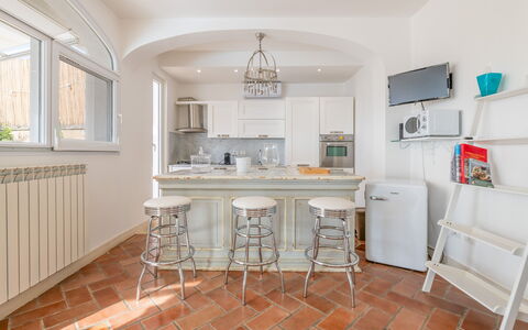 Villa Solemare: Meubilair, Interieur Ontwerp, Flooring, Verdieping, Hout, Plafond, Keuken, Countertop, Cabinetry, Huis