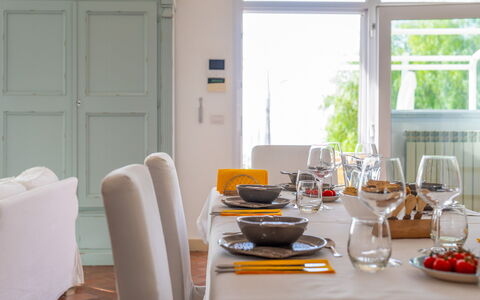 Villa Solemare: Meubilair, Interieur Ontwerp, Tableware, Tafel, Eetkamer, Stoel, Keuken En Eettafel, Textiel, Huis, Kamer