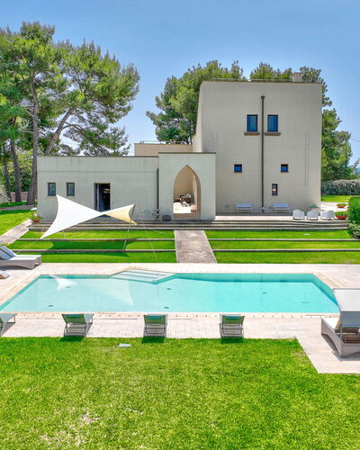 Masseria Ceratonia: Blauw, Landgoed, Gazon, Tuin, Zwembad, Landscaping, Herenhuis, Werf, Schaduw, Villa