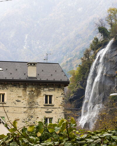 Borgonuovo Waterfall'S House