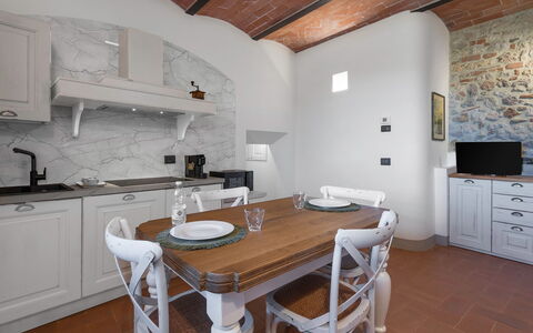 Il Borgo, Borgo Campassini, Monteriggioni: Interieur Ontwerp, Muur, Meubilair, Flooring, Keuken, Verdieping, Plafond, Countertop, Huis, Verlichting