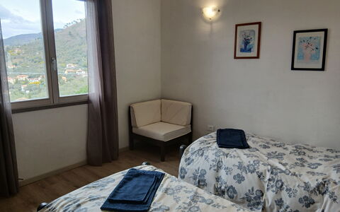 Villa dei Sogni: Slaapkamer, Bed, Laken, Meubilair, Bedding, Linens, Bed Frame, Kamer, Hoofdkussen, Matras