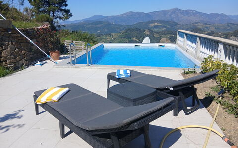 Villa dei Sogni: Buitenmeubels, Meubilair, Vrije Tijd, Zwembad, Schaduw, Ligstoel, Stoel, Vakantie, Toevlucht, Chaise Longue