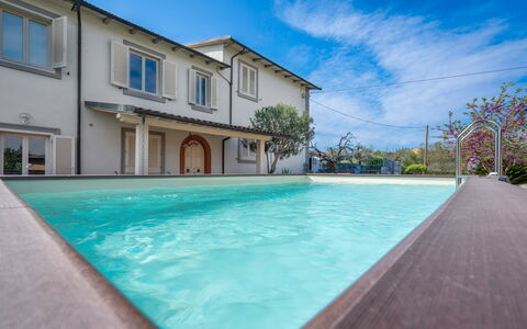 Borgo House In Florentine Hills With Pool: Blauw, Zwembad, Samengesteld Materiaal, Toevlucht, Landgoed, Eco Hotel, Hacienda, Villa, Hotel, Waterpartij