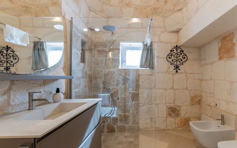 Trullo Brenda: Muur, Flooring, Loodgieterswerkinrichting, Verdieping, Interieur Ontwerp, Tegel, Badkamer, Plafond, Kraan, Wastafel