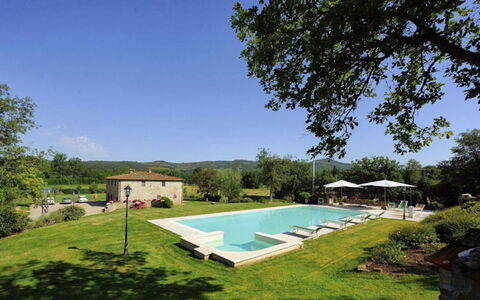 Mulino della Villa: Zwembad, Landgoed, Boerderij, Buitenmeubels, Vrije Tijd, Toevlucht, Tuin, Hacienda, Gazon, Landscaping