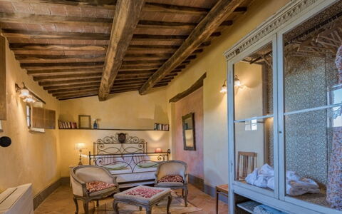 Prugnolo: Meubilair, Muur, Interieur Ontwerp, Flooring, Verdieping, Plafond, Slaapkamer, Verlichting, Bed, Kamer