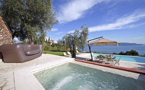 Villa le Selve: Water, Meubilair, Zwembad, Toevlucht, Buitenmeubels, Stoel, Schaduw, Eco Hotel, Kust, Tropen