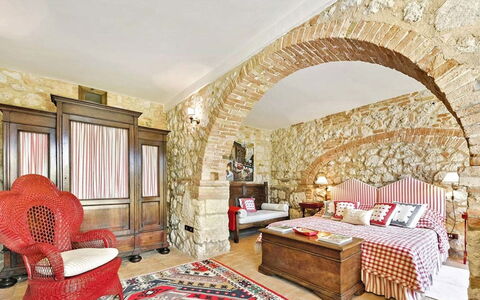 Villa Aiola: Meubilair, Interieur Ontwerp, Muur, Textiel, Plafond, Flooring, Slaapkamer, Verlichting, Verdieping, Bed