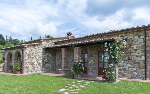 Podere Aurora: Huis, Verblijf, Deur, Boerderij, Tuin, Landgoed, Stenen Muur, Landscaping, Hacienda