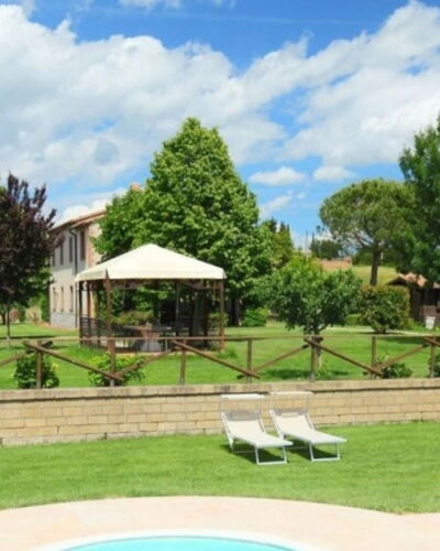 Podere dei Limoni: Boom, Zwembad, Toevlucht, Buitenmeubels, Landgoed, Eco Hotel, Tuin, Schaduw, Gazon