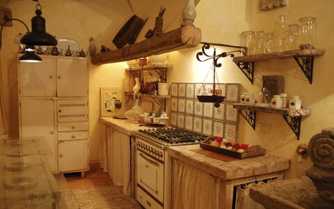 Poggio Aperto: Hout, Interieur Ontwerp, Keuken, Flooring, Meubilair, Countertop, Verdieping, Kamer, Cabinetry, Plafond