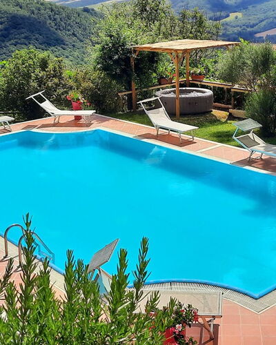 La Palazzina: Zwembad, Toevlucht, Menselijke Nederzetting, Eco Hotel, Hacienda, Thermae, Buitenmeubels, Badplaats, Ligstoel, Villa